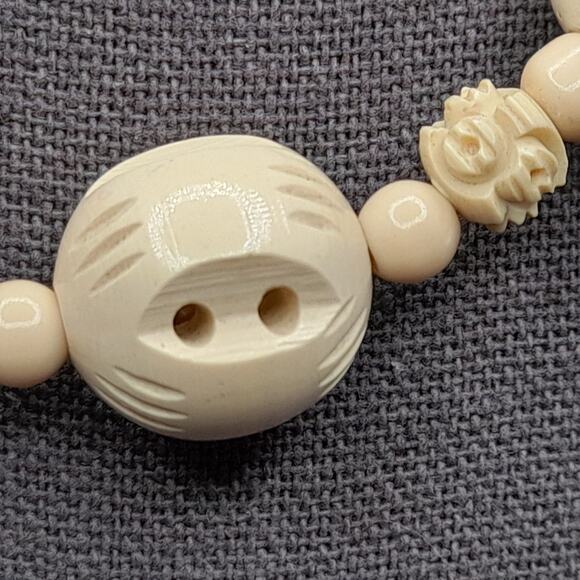 Vintage Celluloid Beaded Necklace, Carved Beads, 16", 1950s Vintage Jewelry - Picture 5 of 12